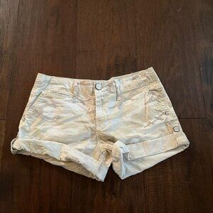 Sanctuary cream camo shorts